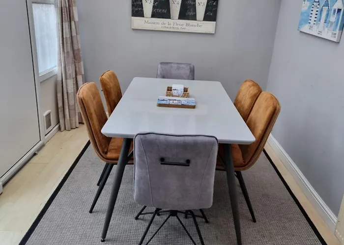 Seaside, Exmouth Centre - Sleeps 6+