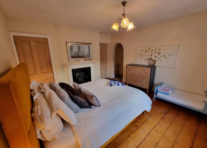 Seaside, Exmouth Centre - Sleeps 6+