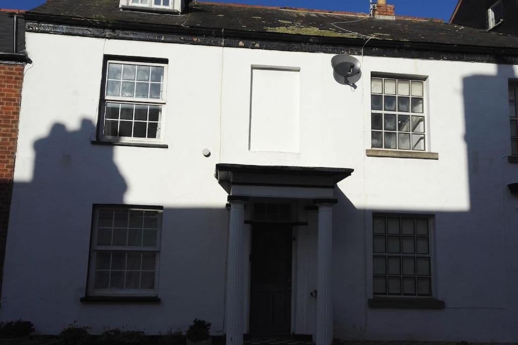 Seaside, Centre - Sleeps 6+ Holiday home *